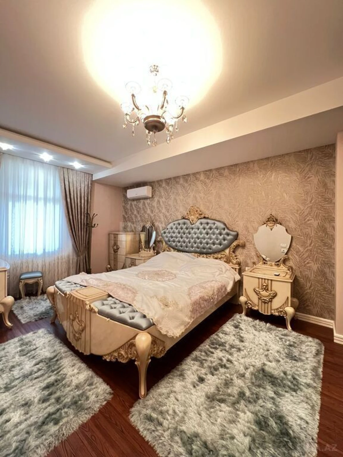 Satılır 5 otaqlı mənzil 175 m²