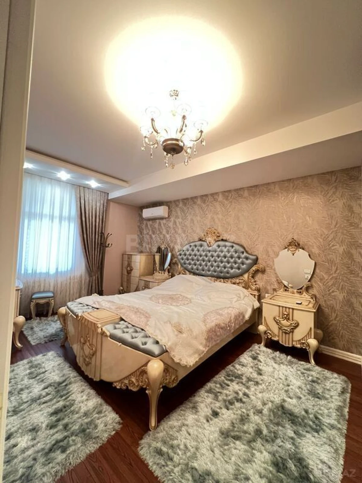 Satılır 5 otaqlı mənzil 175 m²
