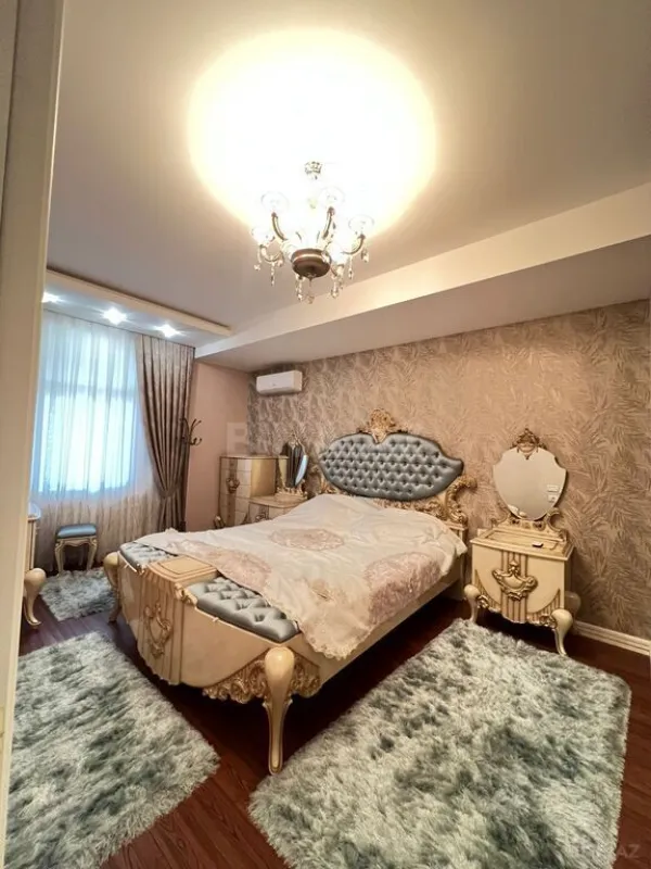 Satılır 5 otaqlı mənzil 175 m²
