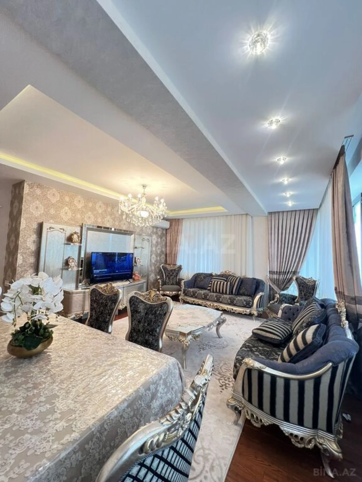 Satılır 5 otaqlı mənzil 175 m²