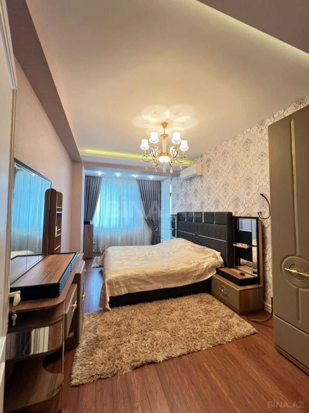 Satılır 5 otaqlı mənzil 175 m²