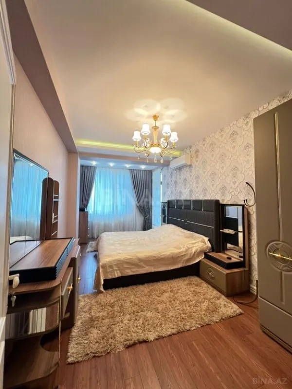 Satılır 5 otaqlı mənzil 175 m²