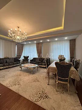Satılır 5 otaqlı mənzil 175 m²