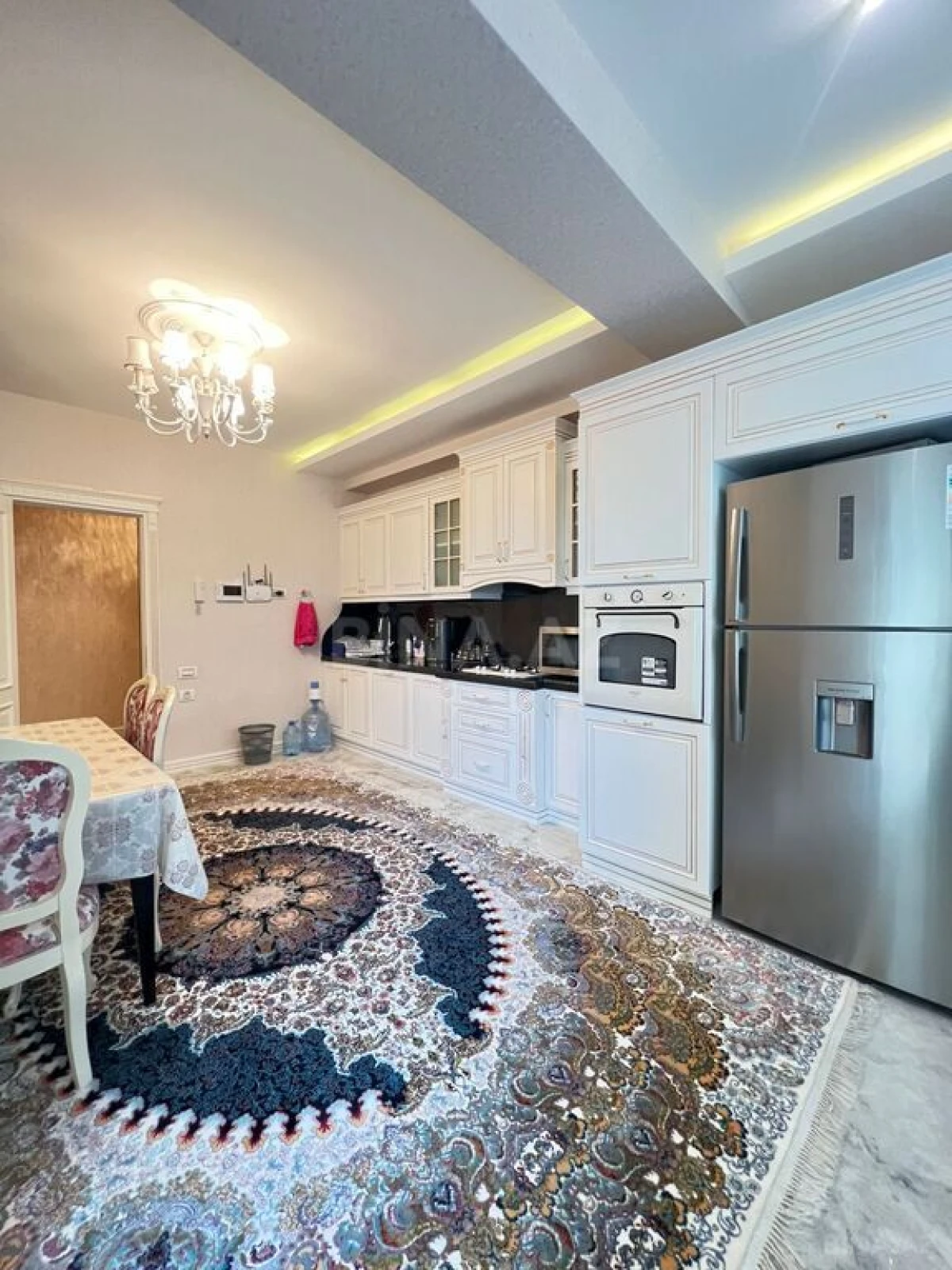 Satılır 5 otaqlı mənzil 175 m²