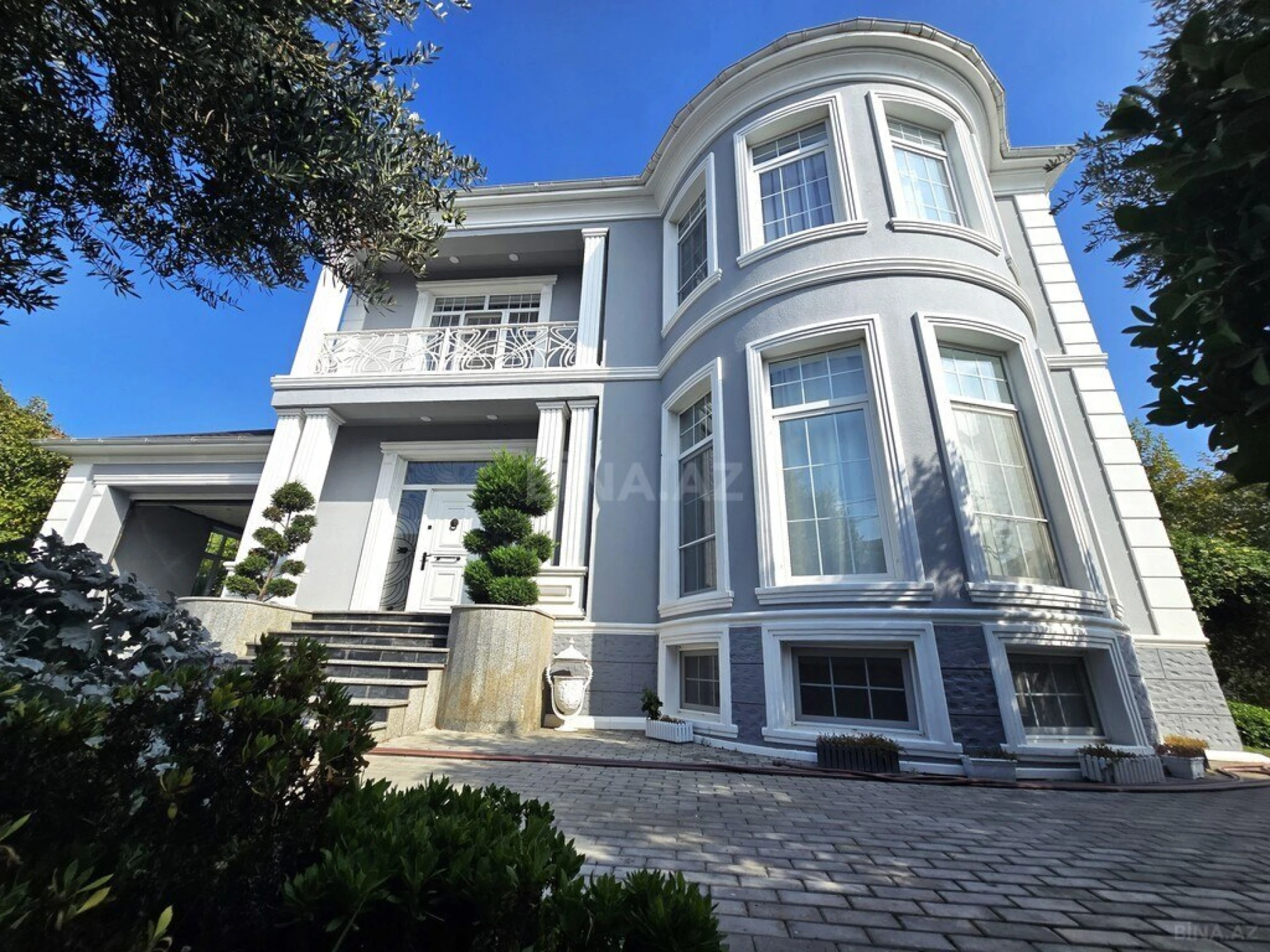 Satılır 5 otaqlı həyət evi 500 m²