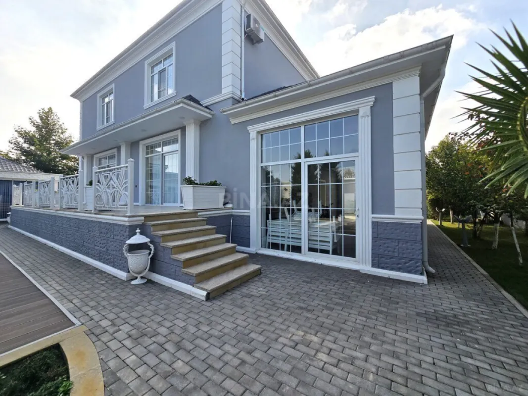 Satılır 5 otaqlı həyət evi 500 m²