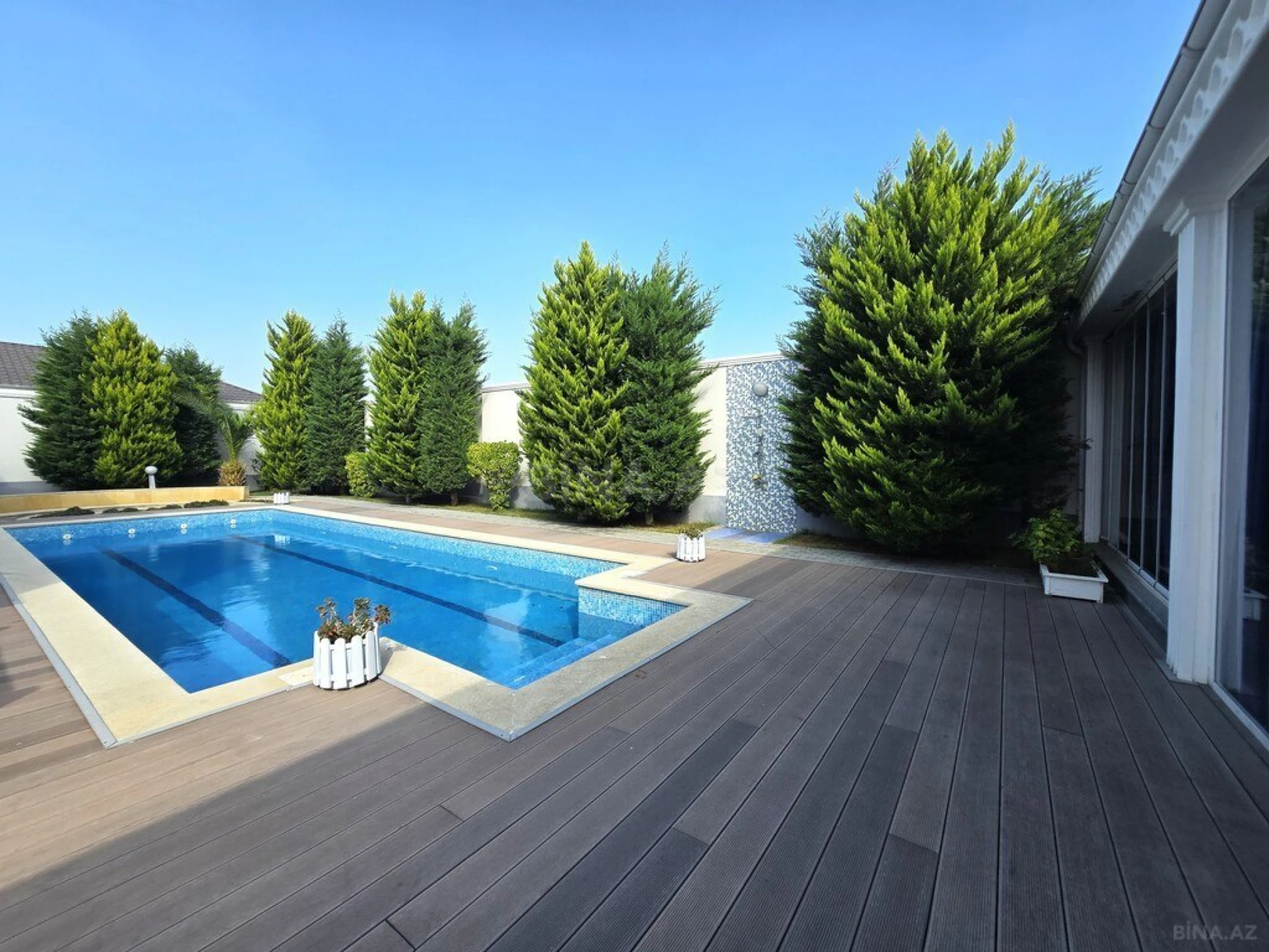 Satılır 5 otaqlı həyət evi 500 m²