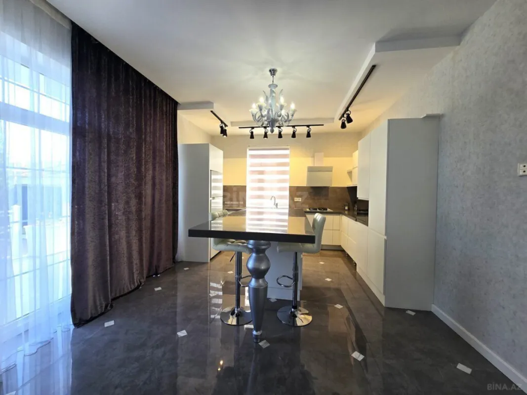 Satılır 5 otaqlı həyət evi 500 m²