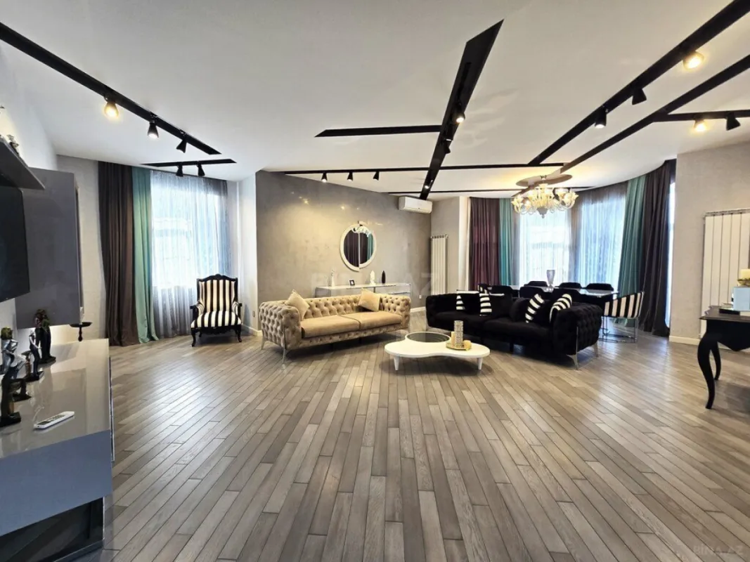 Satılır 5 otaqlı həyət evi 500 m²