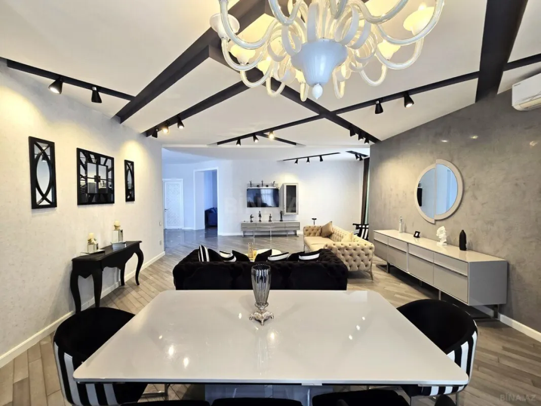 Satılır 5 otaqlı həyət evi 500 m²