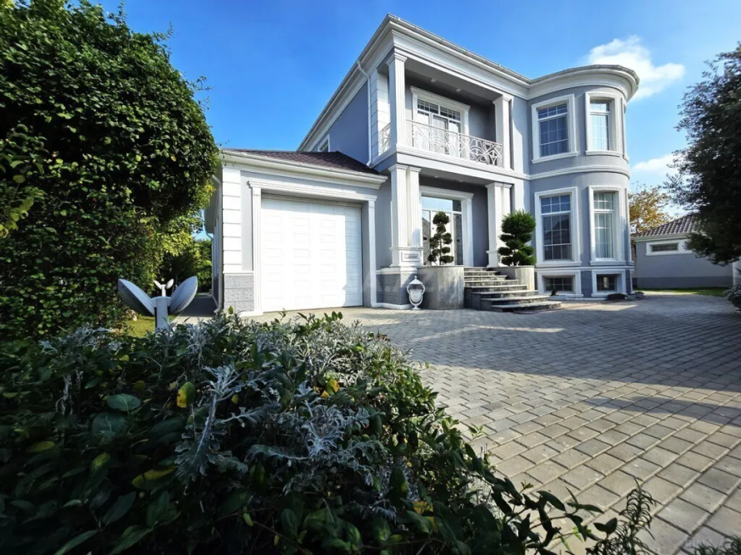 Satılır 5 otaqlı həyət evi 500 m²