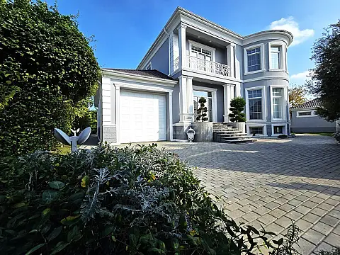 Satılır 5 otaqlı həyət evi 500 m²