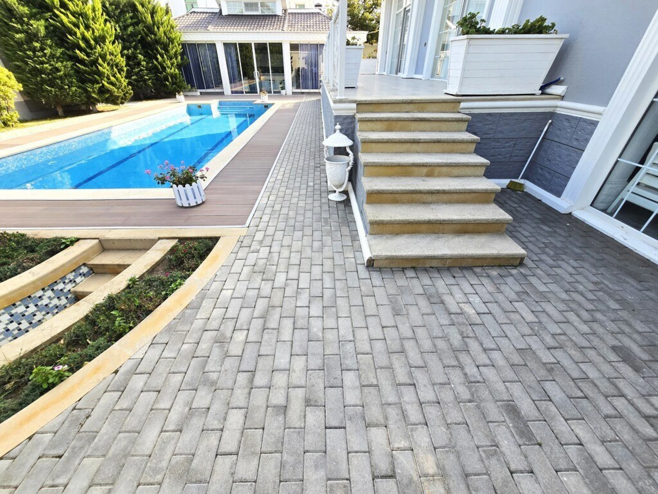 Satılır 5 otaqlı həyət evi 500 m²