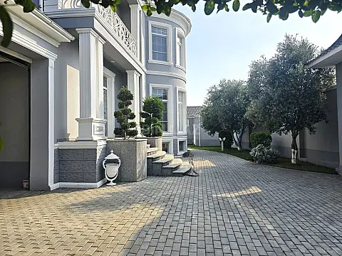 Satılır 5 otaqlı həyət evi 500 m²
