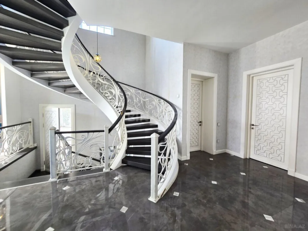Satılır 5 otaqlı həyət evi 500 m²