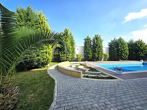 Satılır 5 otaqlı həyət evi 500 m²