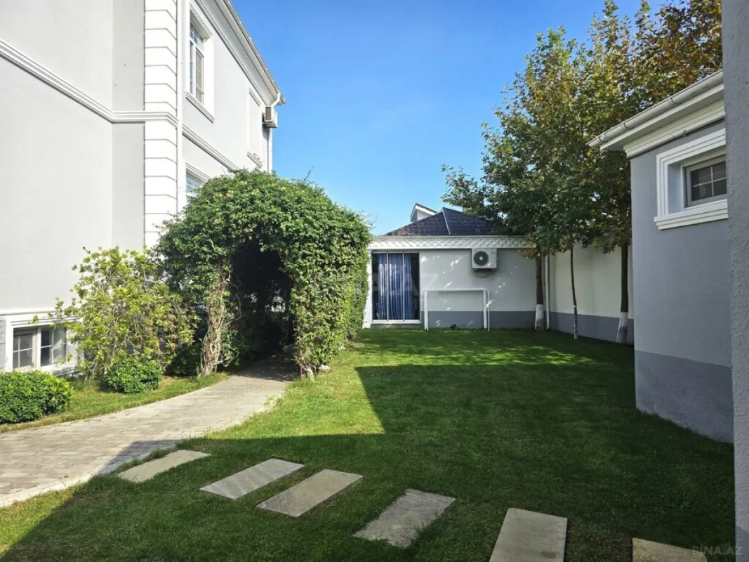 Satılır 5 otaqlı həyət evi 500 m²