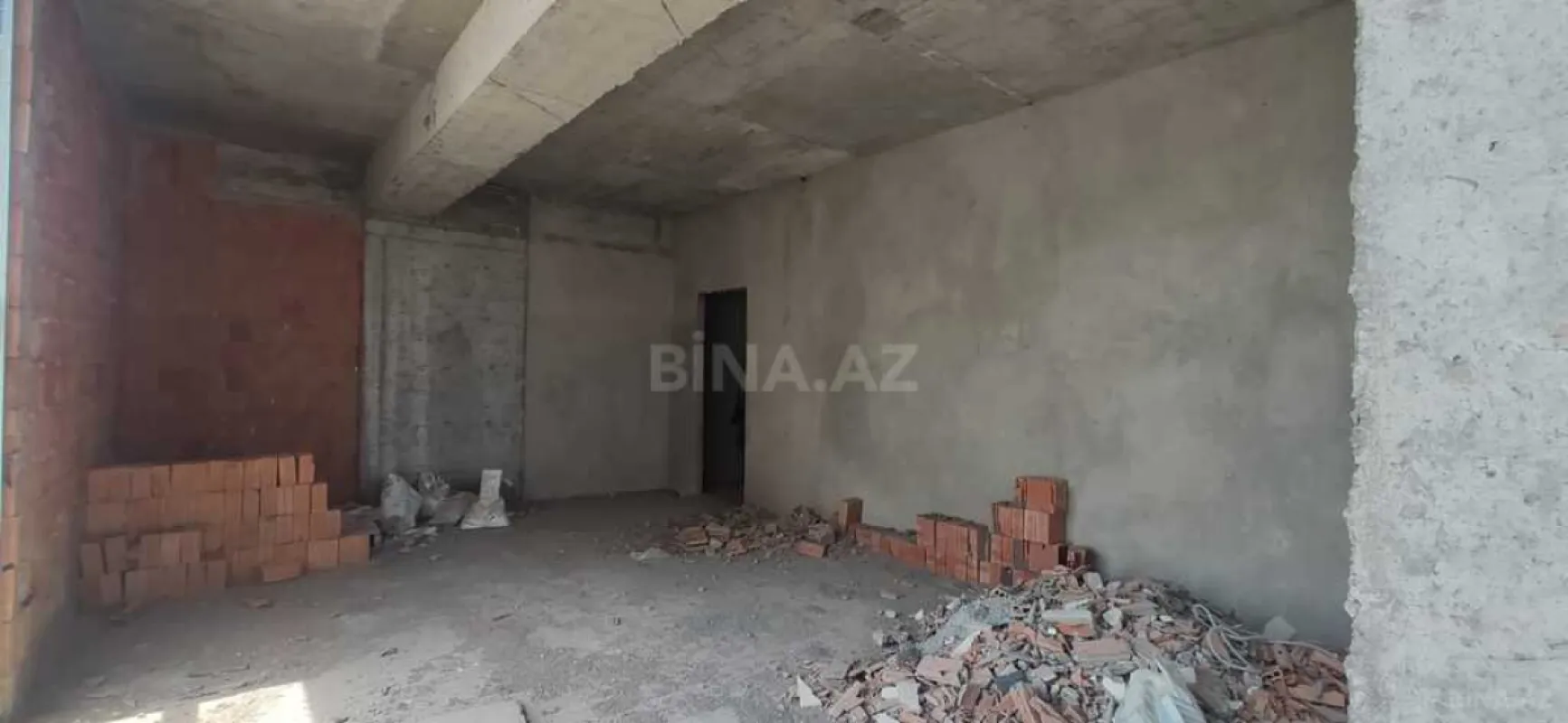 Satılır 3 otaqlı mənzil 122 m²