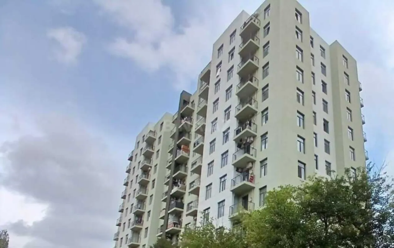 Satılır 3 otaqlı mənzil 122 m²