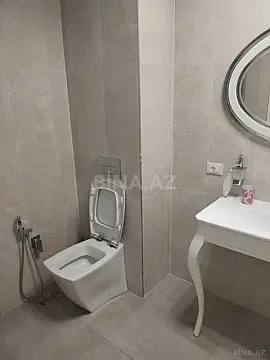 Kirayə verilir 6 otaqlı mənzil 318 m²