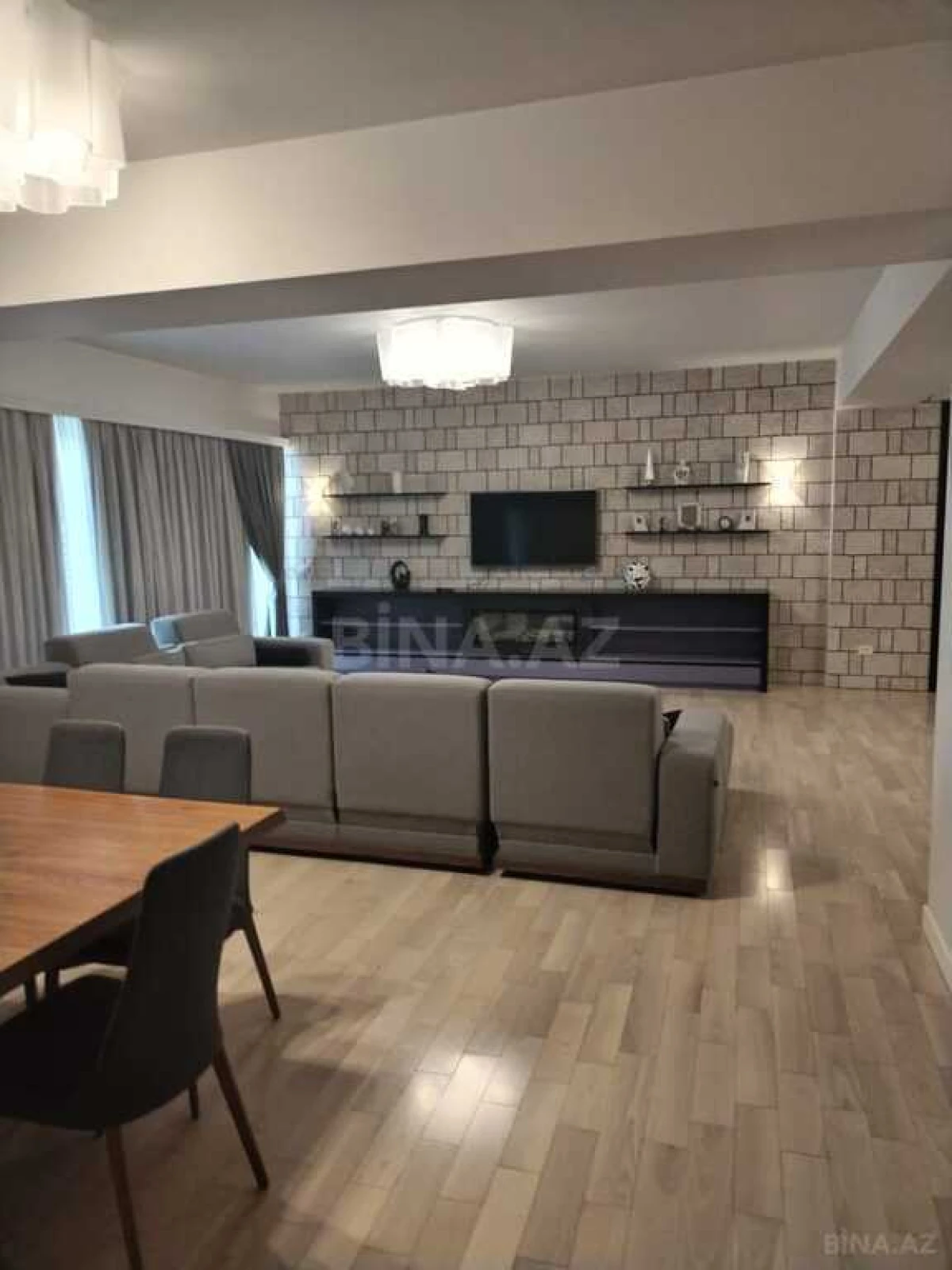 Kirayə verilir 6 otaqlı mənzil 318 m²