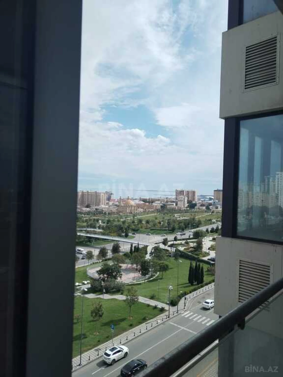 Kirayə verilir 6 otaqlı mənzil 318 m²