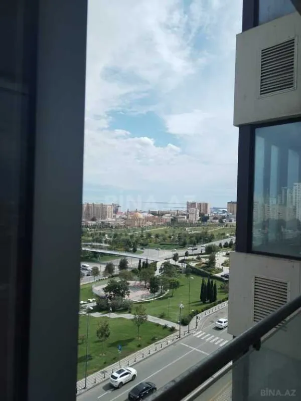 Kirayə verilir 6 otaqlı mənzil 318 m²