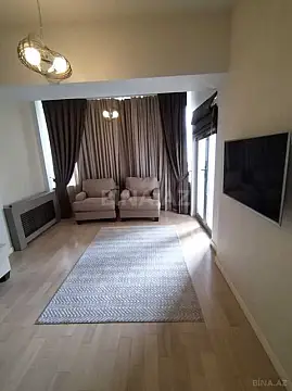 Kirayə verilir 6 otaqlı mənzil 318 m²