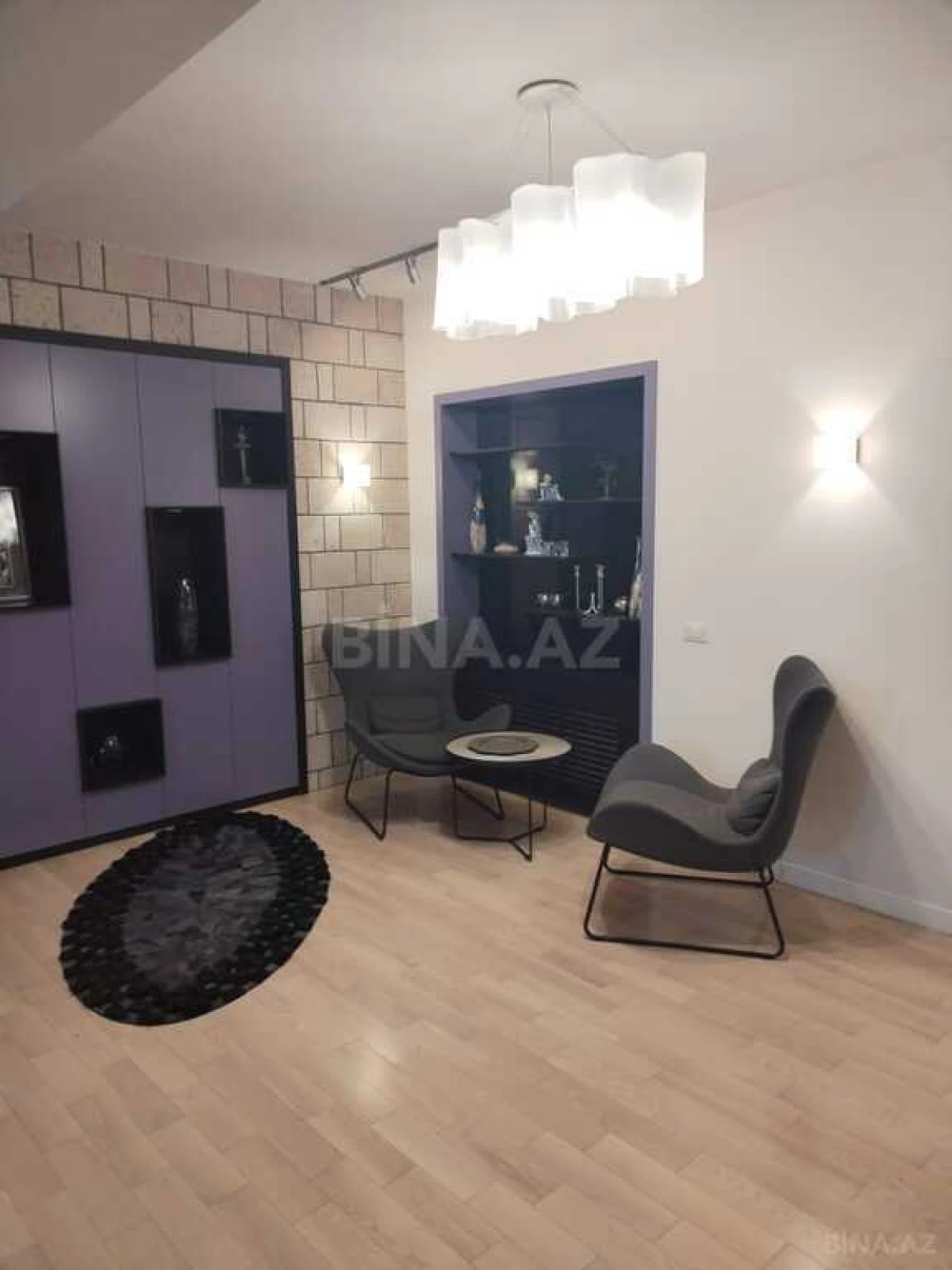 Kirayə verilir 6 otaqlı mənzil 318 m²