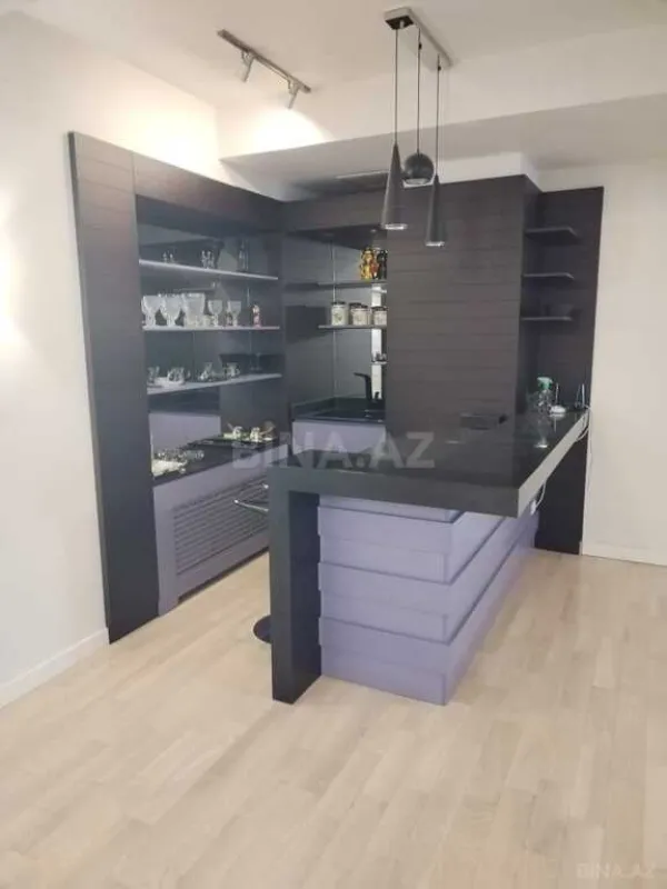 Kirayə verilir 6 otaqlı mənzil 318 m²