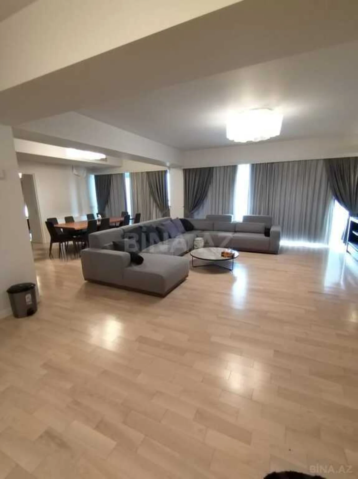 Kirayə verilir 6 otaqlı mənzil 318 m²