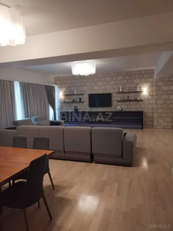 Kirayə verilir 6 otaqlı mənzil 318 m²