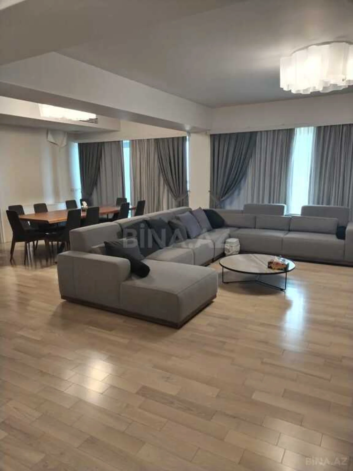 Kirayə verilir 6 otaqlı mənzil 318 m²