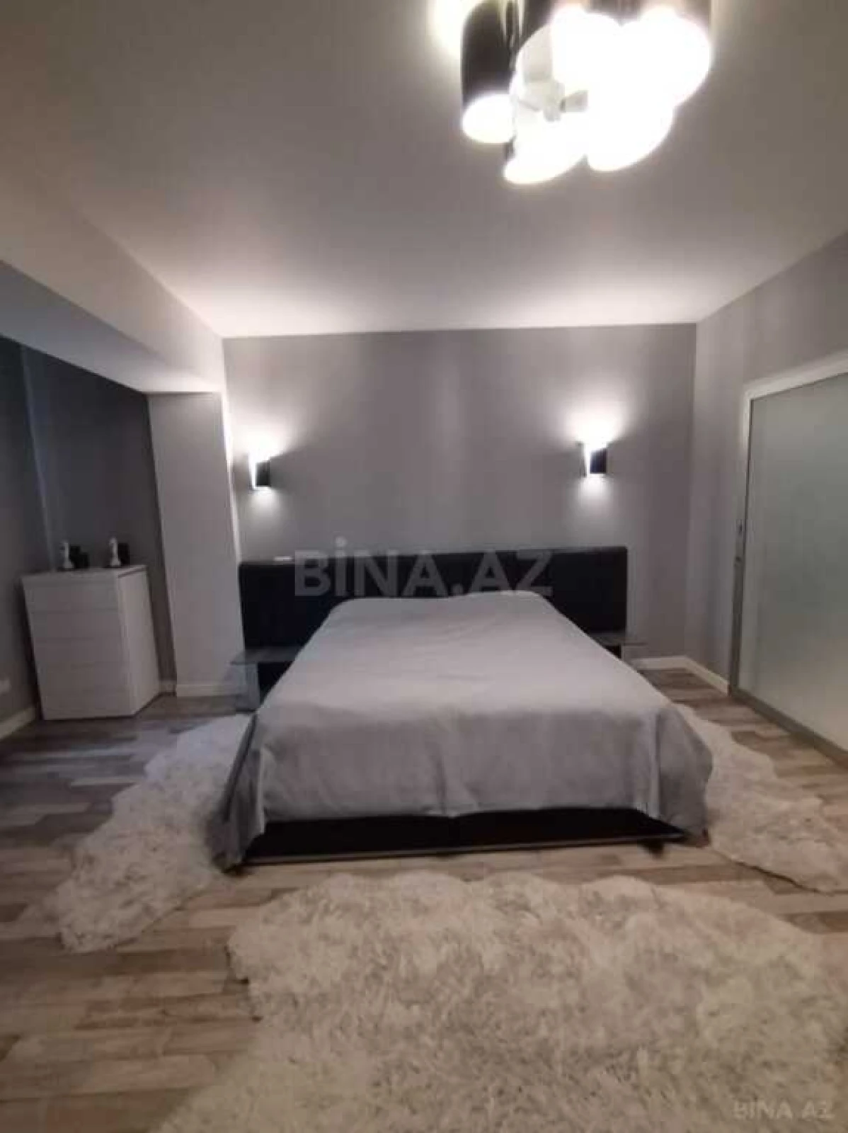 Kirayə verilir 6 otaqlı mənzil 318 m²
