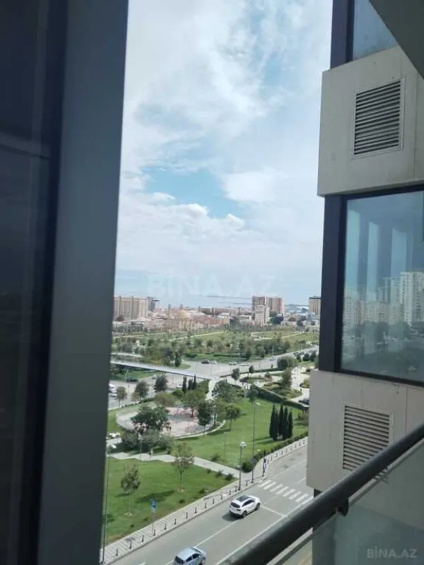 Kirayə verilir 6 otaqlı mənzil 318 m²