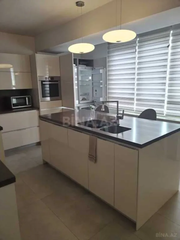 Kirayə verilir 6 otaqlı mənzil 318 m²