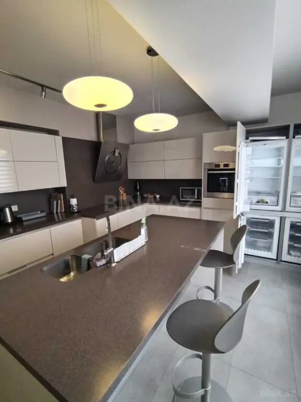 Kirayə verilir 6 otaqlı mənzil 318 m²