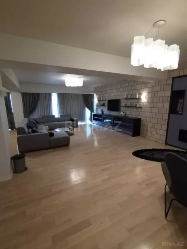 Kirayə verilir 6 otaqlı mənzil 318 m²