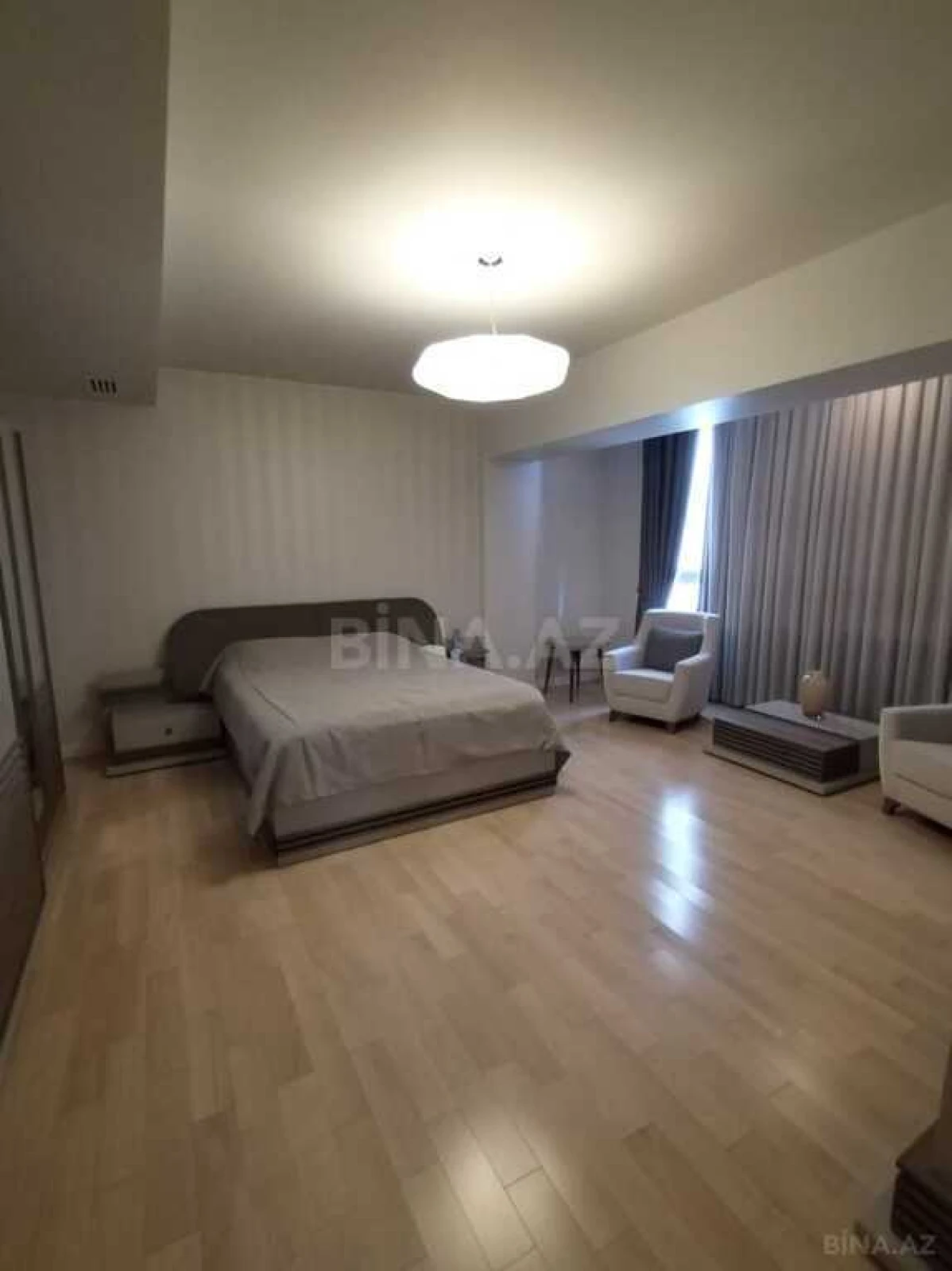 Kirayə verilir 6 otaqlı mənzil 318 m²