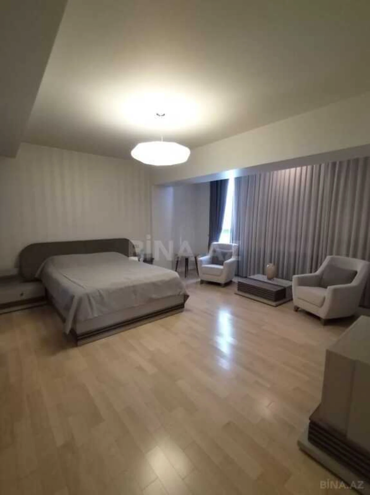 Kirayə verilir 6 otaqlı mənzil 318 m²