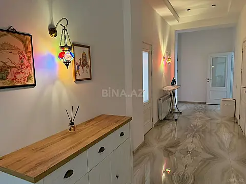 Kirayə verilir 4 otaqlı mənzil 142 m²