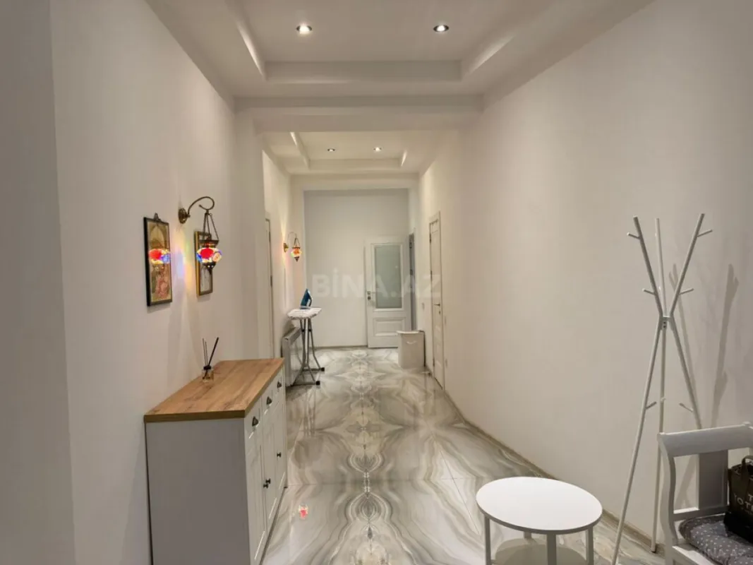 Kirayə verilir 4 otaqlı mənzil 142 m²