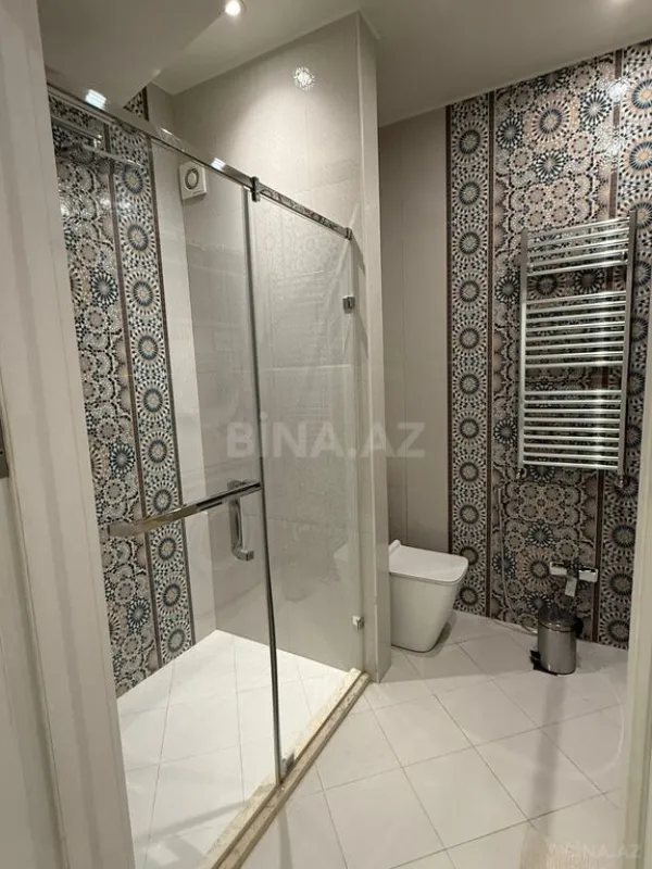 Kirayə verilir 4 otaqlı mənzil 142 m²