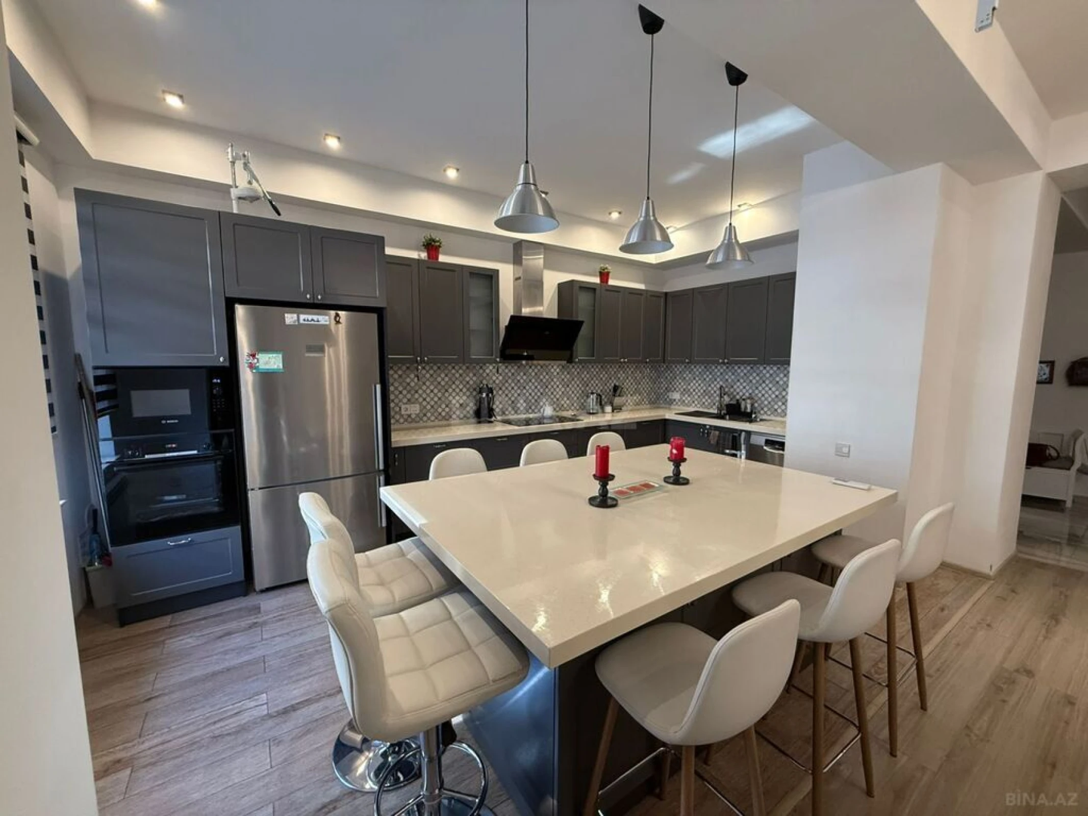 Kirayə verilir 4 otaqlı mənzil 142 m²