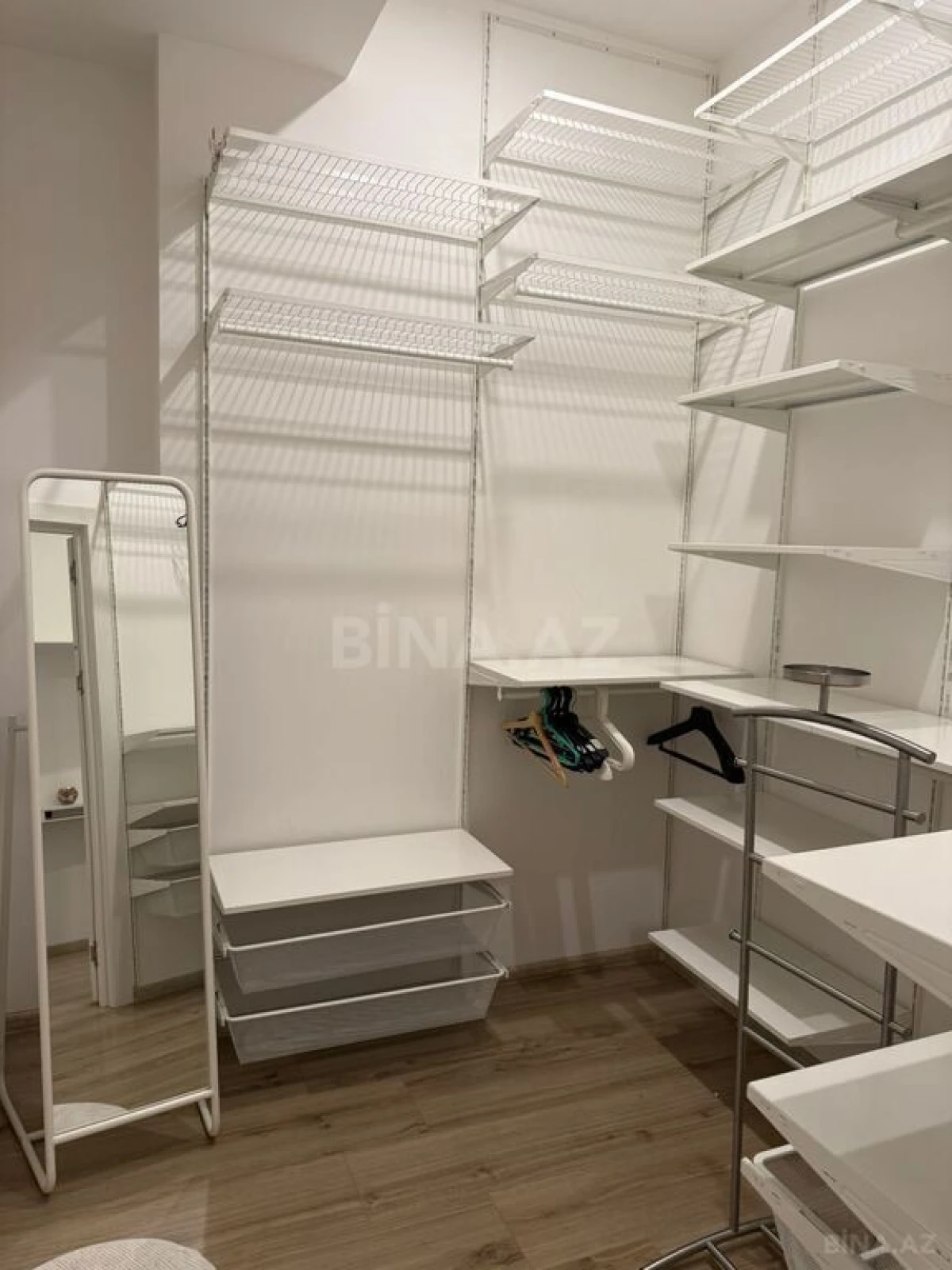 Kirayə verilir 4 otaqlı mənzil 142 m²