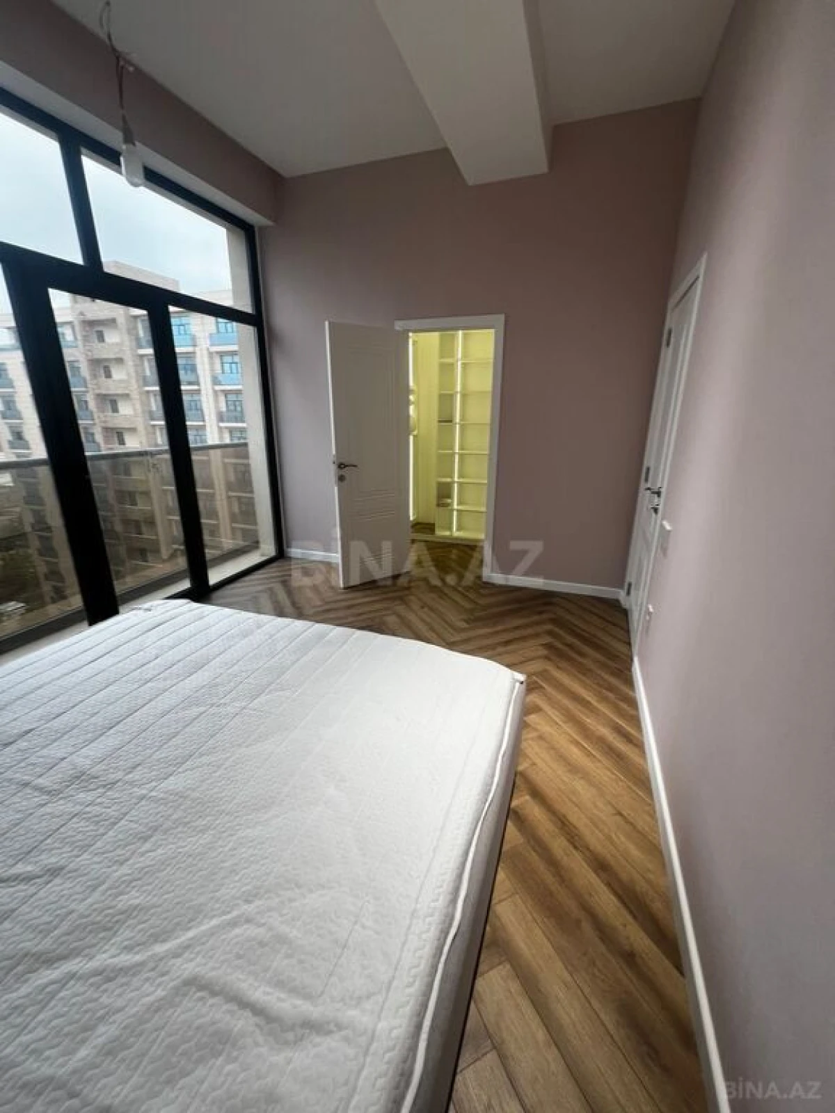 Satılır 2 otaqlı mənzil 87 m²