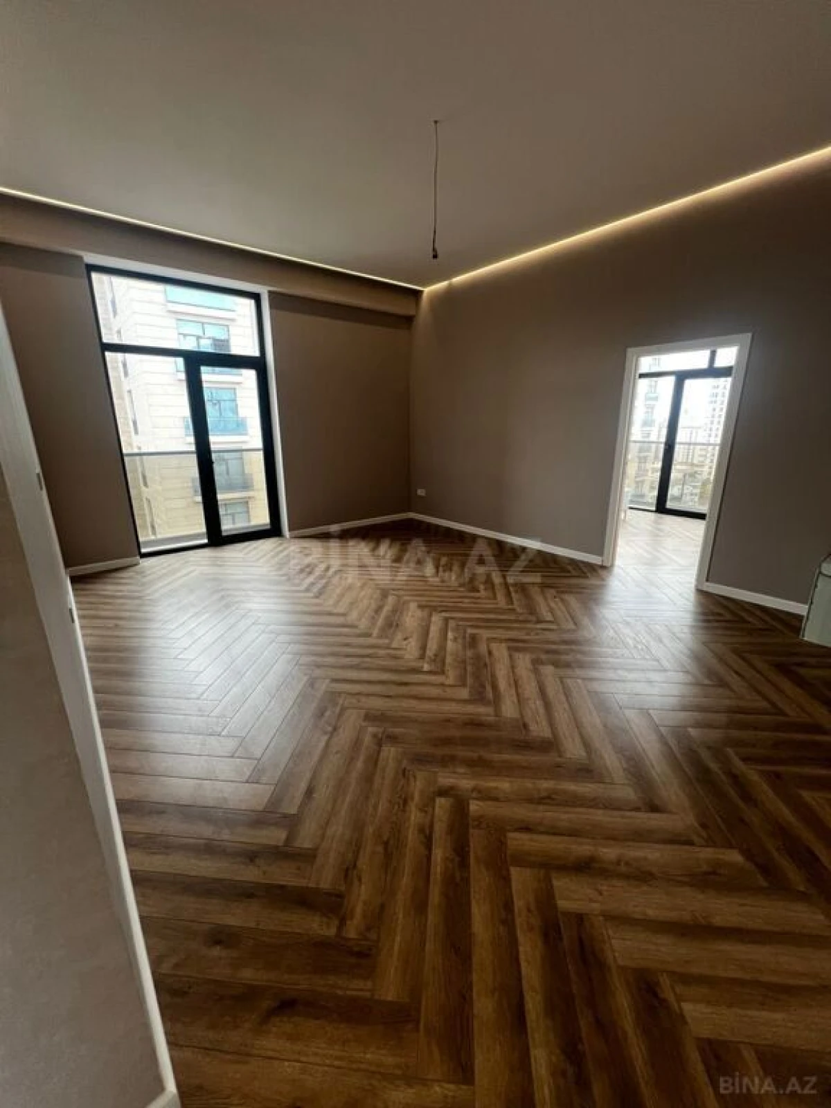 Satılır 2 otaqlı mənzil 87 m²