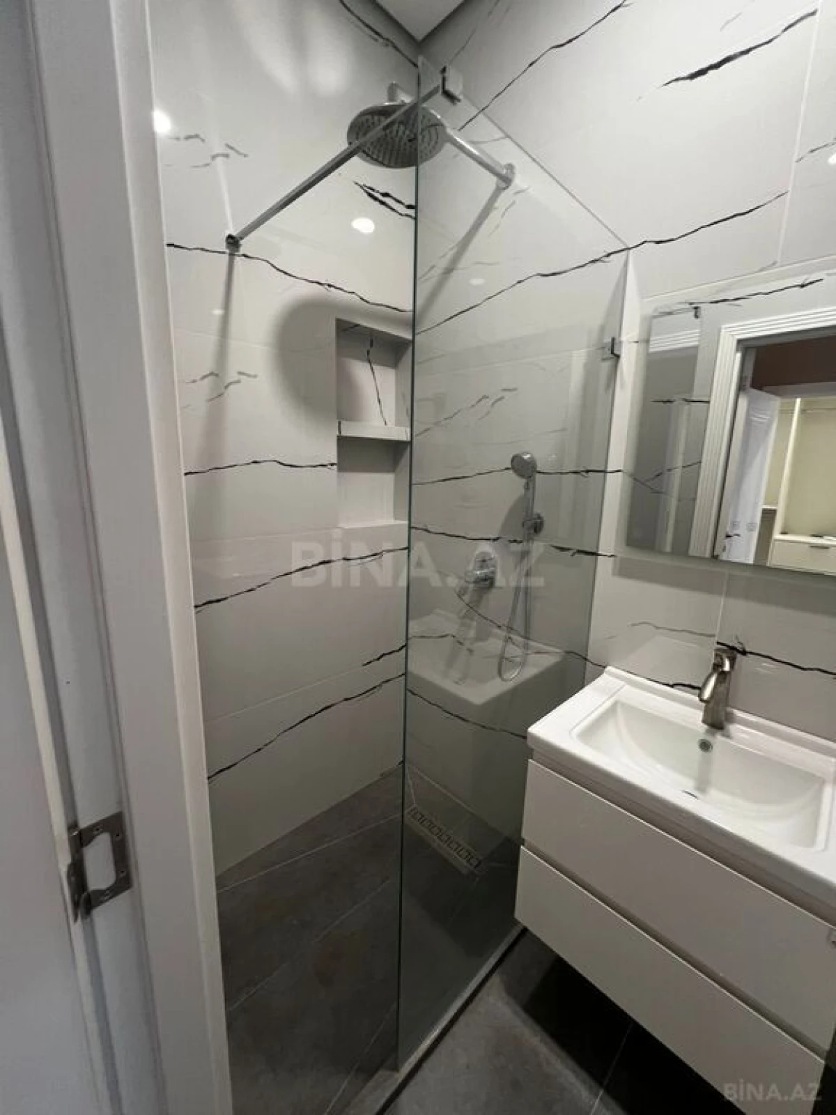 Satılır 2 otaqlı mənzil 87 m²