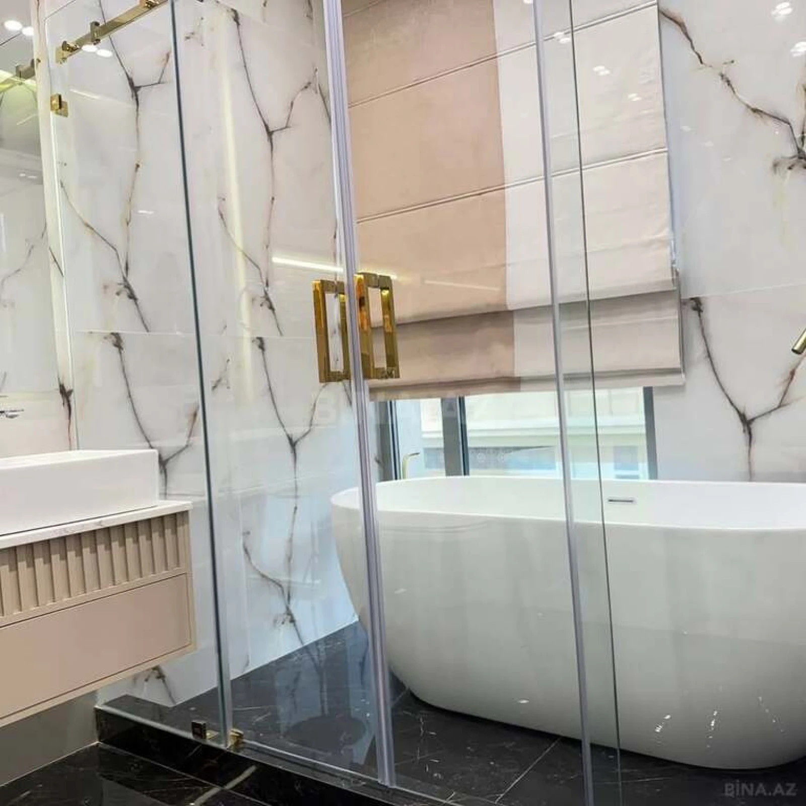 Kirayə verilir 4 otaqlı mənzil 150 m²