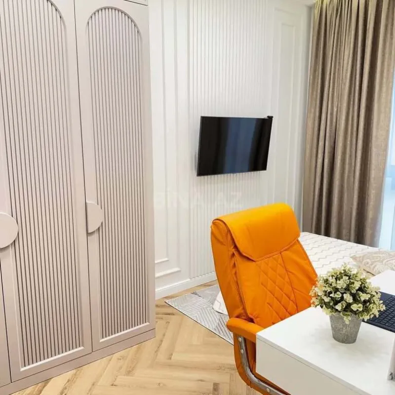 Kirayə verilir 4 otaqlı mənzil 150 m²